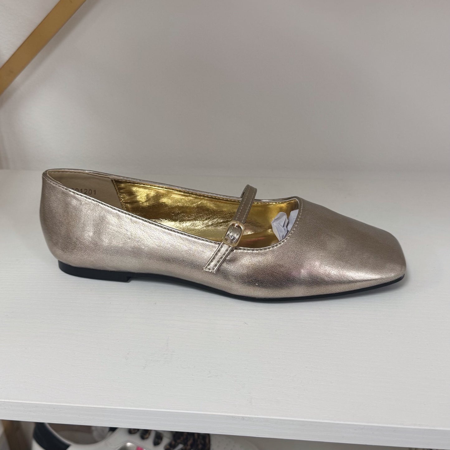 Shu Shop Gold Flat