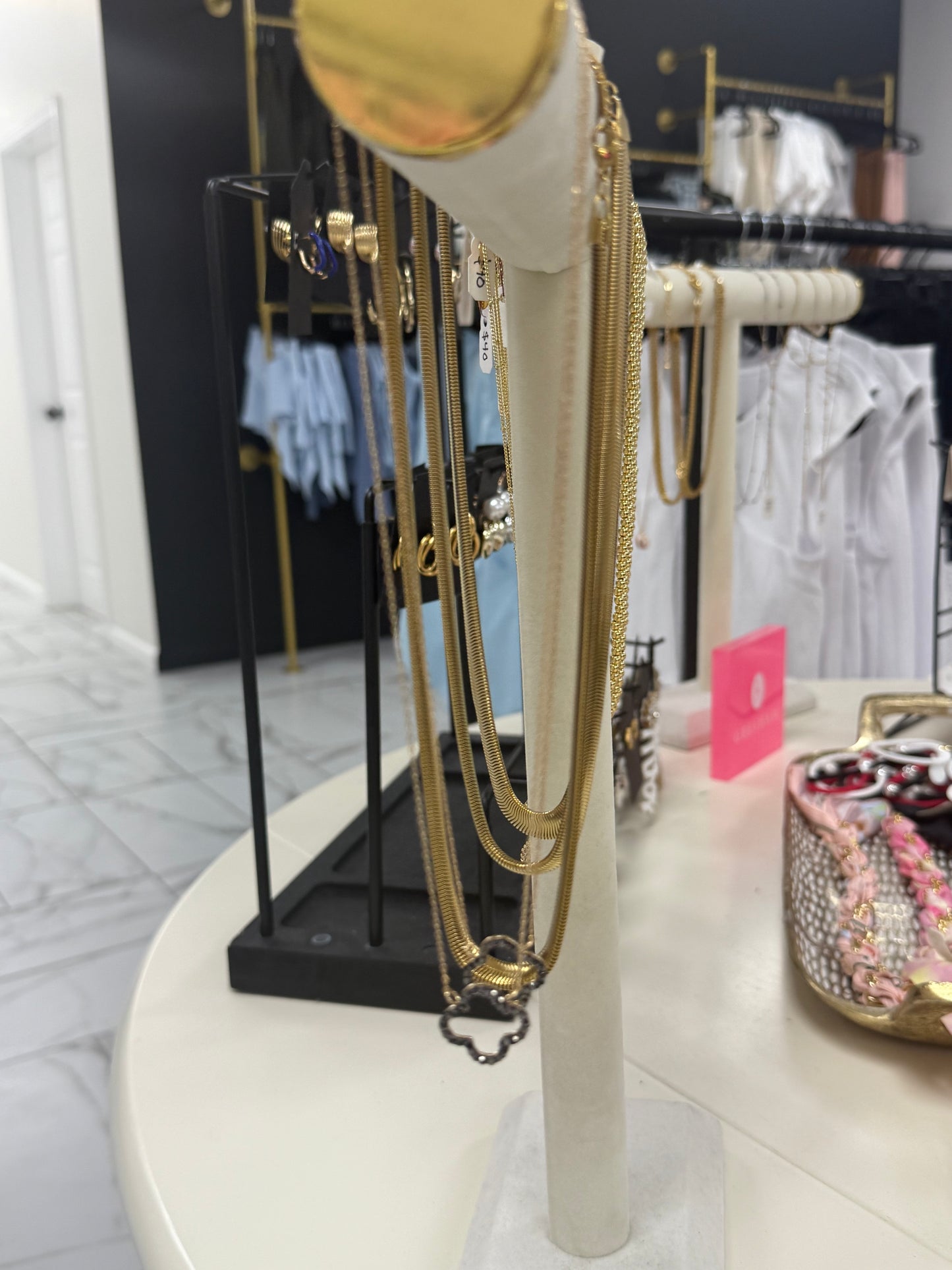 Black Shiny Clover Necklace